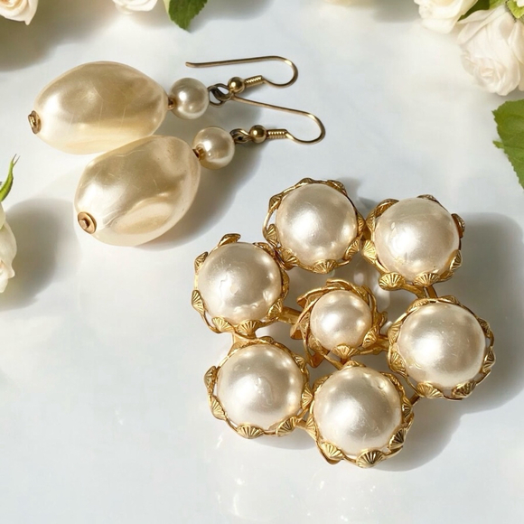 Vintage Faux Pearl Brooch and Earrings Lot, Cream and Goldtone. - Picture 1 of 6